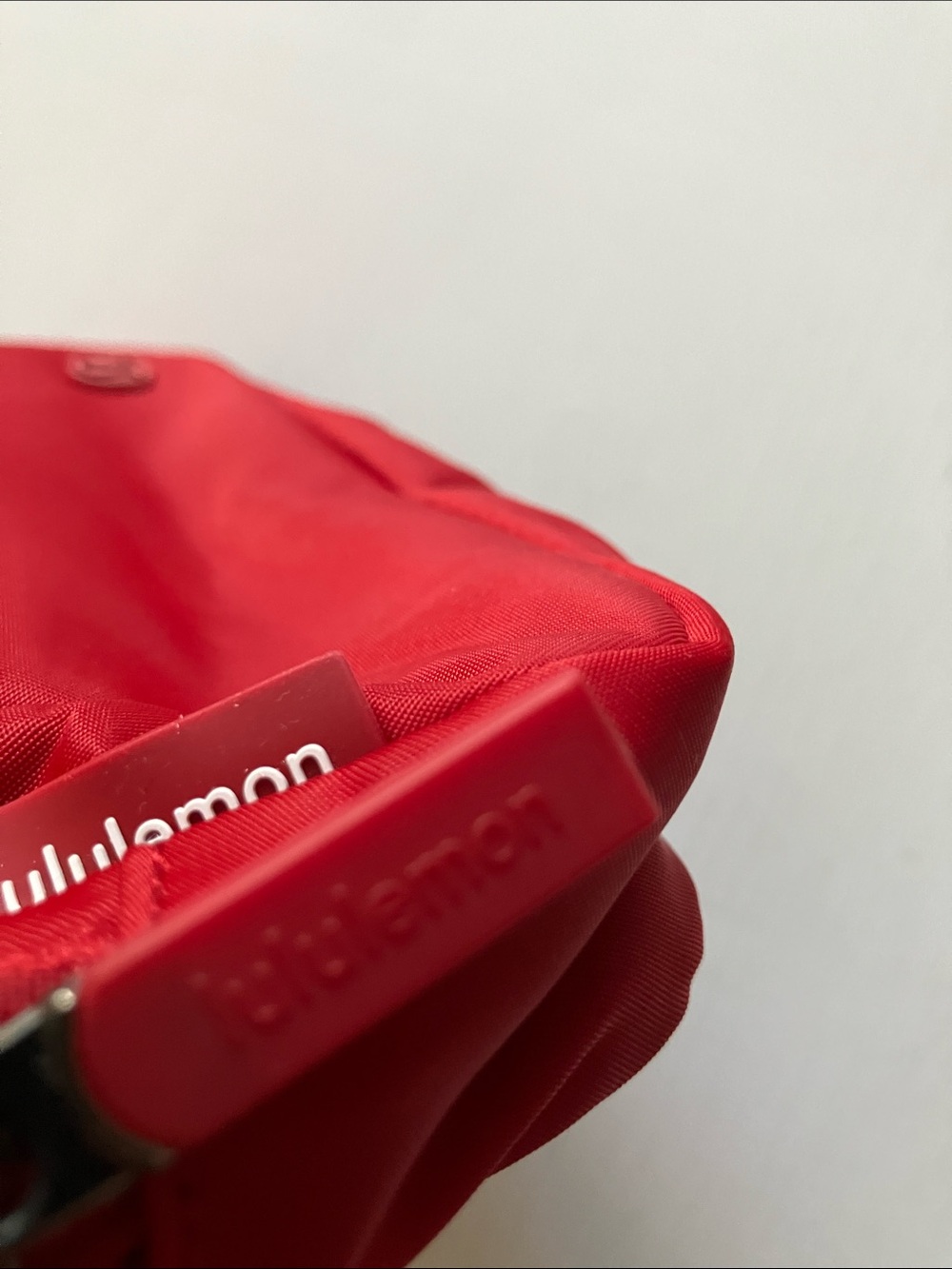 Lululemon Everywhere Belt Bag (NWT) - Picture 5 of 10